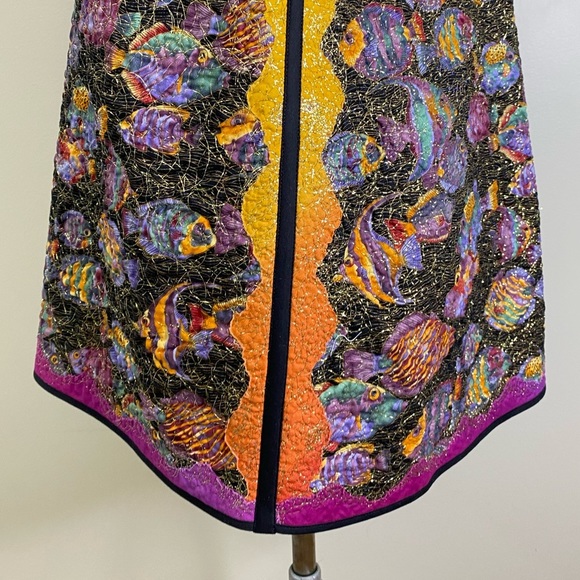 LUXURIOUS QUILTED FISH DRESS VEST WITH GOLD METALLIC EMBROIDERED THREADS🐠 - Picture 10 of 14